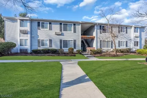 10 Steeplechase Ct, Somerset, NJ 08873