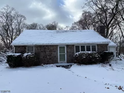 18 South St, Hampton, NJ 08827