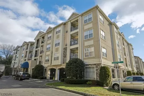 7302 Ravenscroft Rd, Clifton, NJ 07013