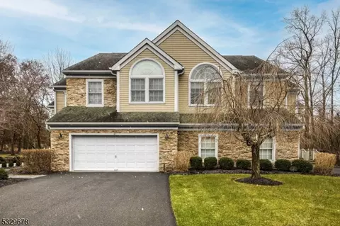 17 Alpine Dr, North Haledon, NJ 07508