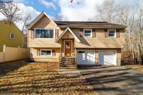 20 Berkley Rd, Hopatcong, NJ 07843