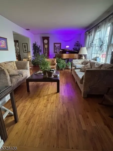 14 Witkowski Way, Wayne, NJ 07470 photo 4