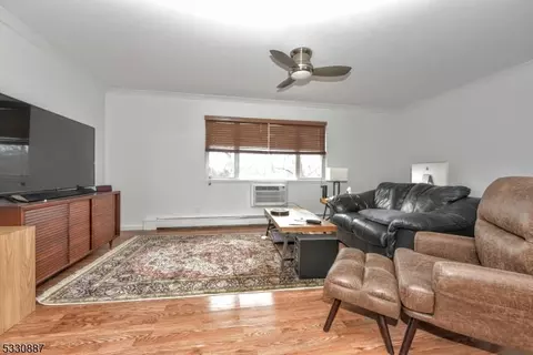 747 Riverside Ave, Lyndhurst, NJ 07071