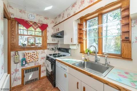 67 Mccosh Rd, Montclair, NJ 07043 photo 10