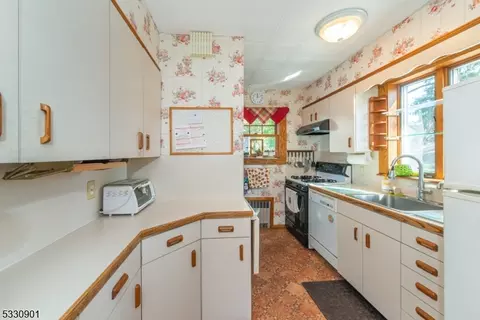 67 Mccosh Rd, Montclair, NJ 07043 photo 9