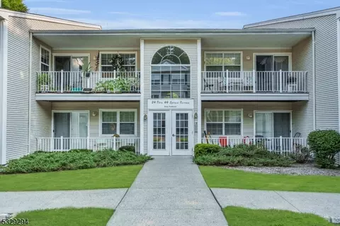 44 Spruce Ter, Mount Arlington, NJ 07856
