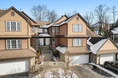 28 Havenhill Rd, Hamburg, NJ 07419