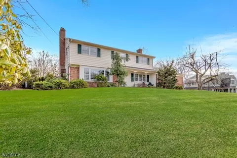 291 Briarwood Dr, Wyckoff, NJ 07481