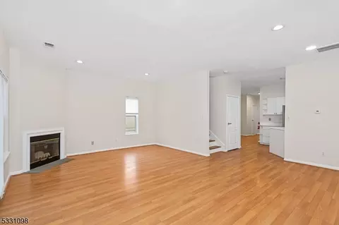8307 Brittany Dr, Wayne, NJ 07470 photo 5