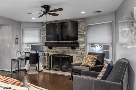89 Quartz Ln, Paterson, NJ 07501
