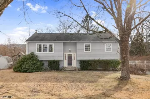 22 Slope Dr, Hackettstown, NJ 07840