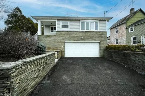 101 W Somerset St, Raritan, NJ 08869