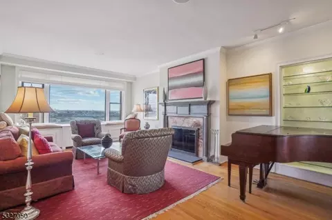 375 Mt Prospect Ave #8B, Newark, NJ 07104