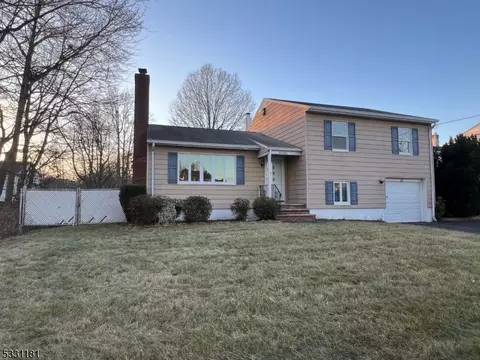 26 Pembrook Dr, Kenilworth, NJ 07033