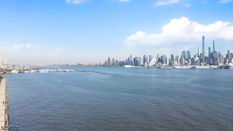 150 Henley Pl #404, Weehawken, NJ 07086