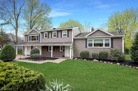 51 Knollwood Dr, Livingston, NJ 07039