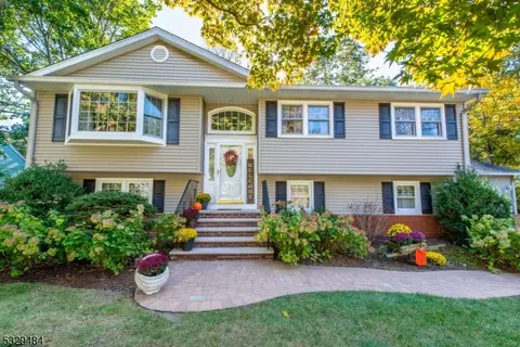 10 Kendall Dr, Ringwood, NJ 07456
