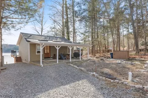 42 Blackford Rd, Newton, NJ 07860