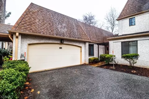34 Park Gate Dr, Edison, NJ 08820