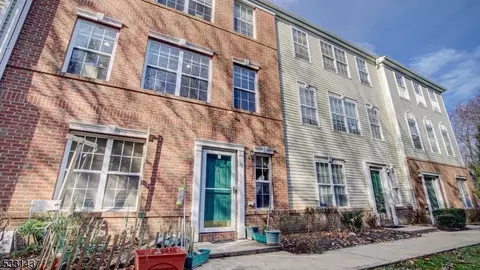 18 Marcinczyk Ave, Parlin, NJ 08859