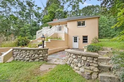 908 Lotus Ter, Newton, NJ 07860