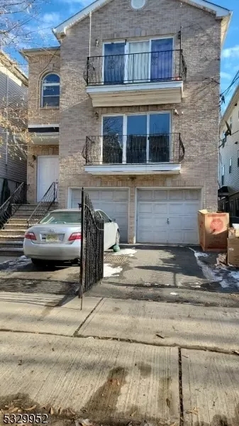 744 S 12th St #3, Newark, NJ 07103