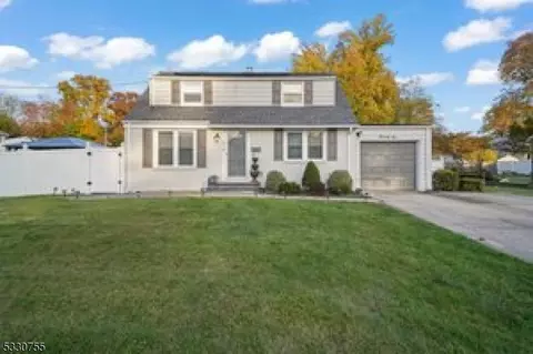 96 Clinton Park Dr, Bergenfield, NJ 07621