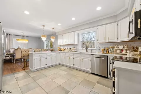 2 Clover Ave, Washington, NJ 07882