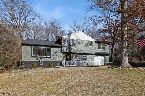 41 Eisenhower Dr, West Milford, NJ 07480