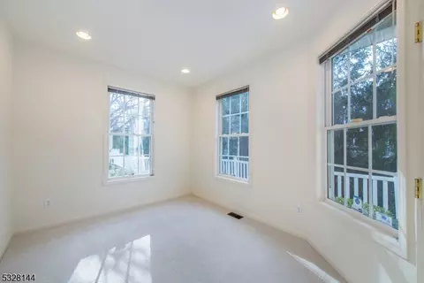 238 Levinberg Ln, Wayne, NJ 07470 photo 5