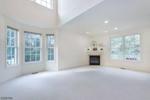 238 Levinberg Ln, Wayne, NJ 07470 photo 8