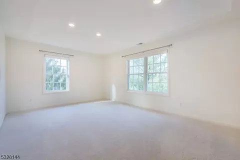 238 Levinberg Ln, Wayne, NJ 07470 photo 32