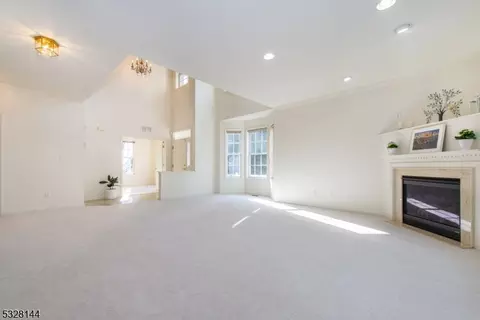 238 Levinberg Ln, Wayne, NJ 07470 photo 9