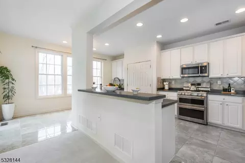 238 Levinberg Ln, Wayne, NJ 07470 photo 13