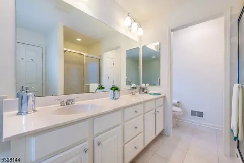 238 Levinberg Ln, Wayne, NJ 07470 photo 38