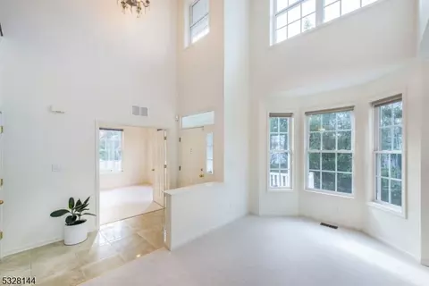 238 Levinberg Ln, Wayne, NJ 07470 photo 4
