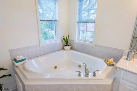 238 Levinberg Ln, Wayne, NJ 07470 photo 39