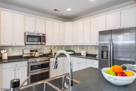 238 Levinberg Ln, Wayne, NJ 07470 photo 14