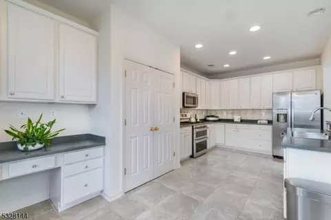 238 Levinberg Ln, Wayne, NJ 07470 photo 22