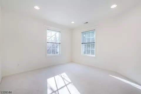 238 Levinberg Ln, Wayne, NJ 07470 photo 42