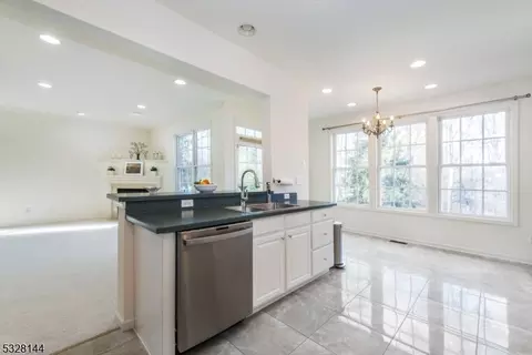 238 Levinberg Ln, Wayne, NJ 07470 photo 18