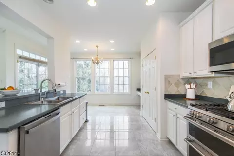 238 Levinberg Ln, Wayne, NJ 07470 photo 16