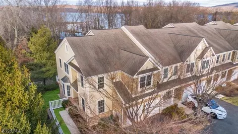 238 Levinberg Ln, Wayne, NJ 07470 photo 2