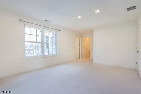 238 Levinberg Ln, Wayne, NJ 07470 photo 33