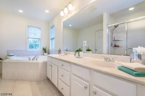 238 Levinberg Ln, Wayne, NJ 07470 photo 37