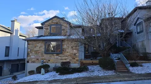 90 Overlook Dr, Hackettstown, NJ 07840