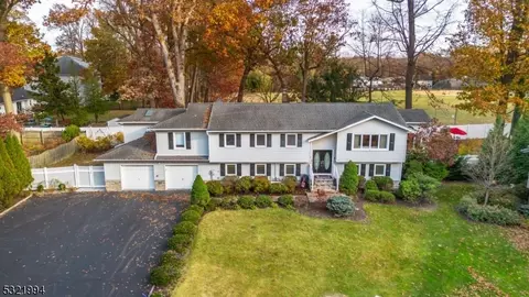4 Peter Pl, Wayne, NJ 07470