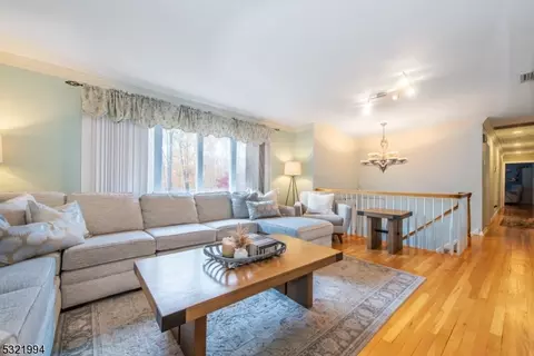 4 Peter Pl, Wayne, NJ 07470 photo 4