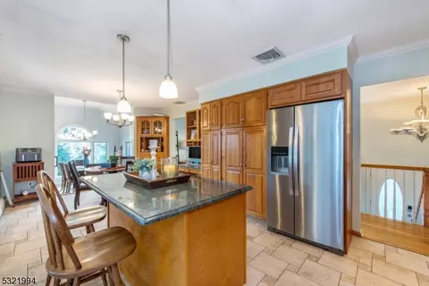 4 Peter Pl, Wayne, NJ 07470 photo 12