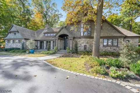 2 Hartley Farms Rd, Morristown, NJ 07960